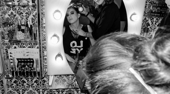 Backstage-fashion-show-photos