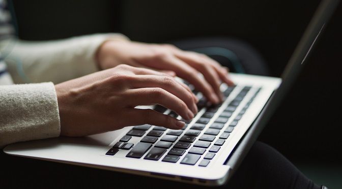A women writing on his laptop
