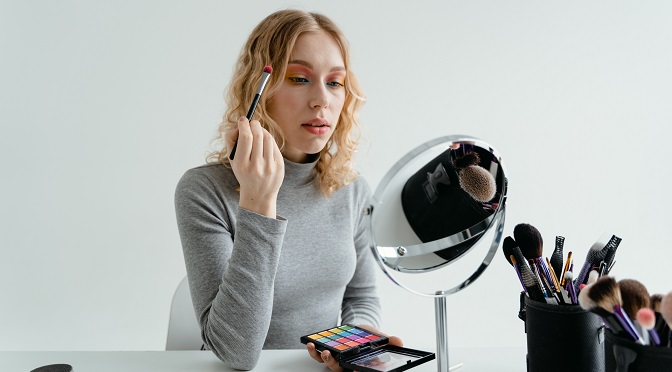 What Are the Musts for Becoming a Beauty Blogger?